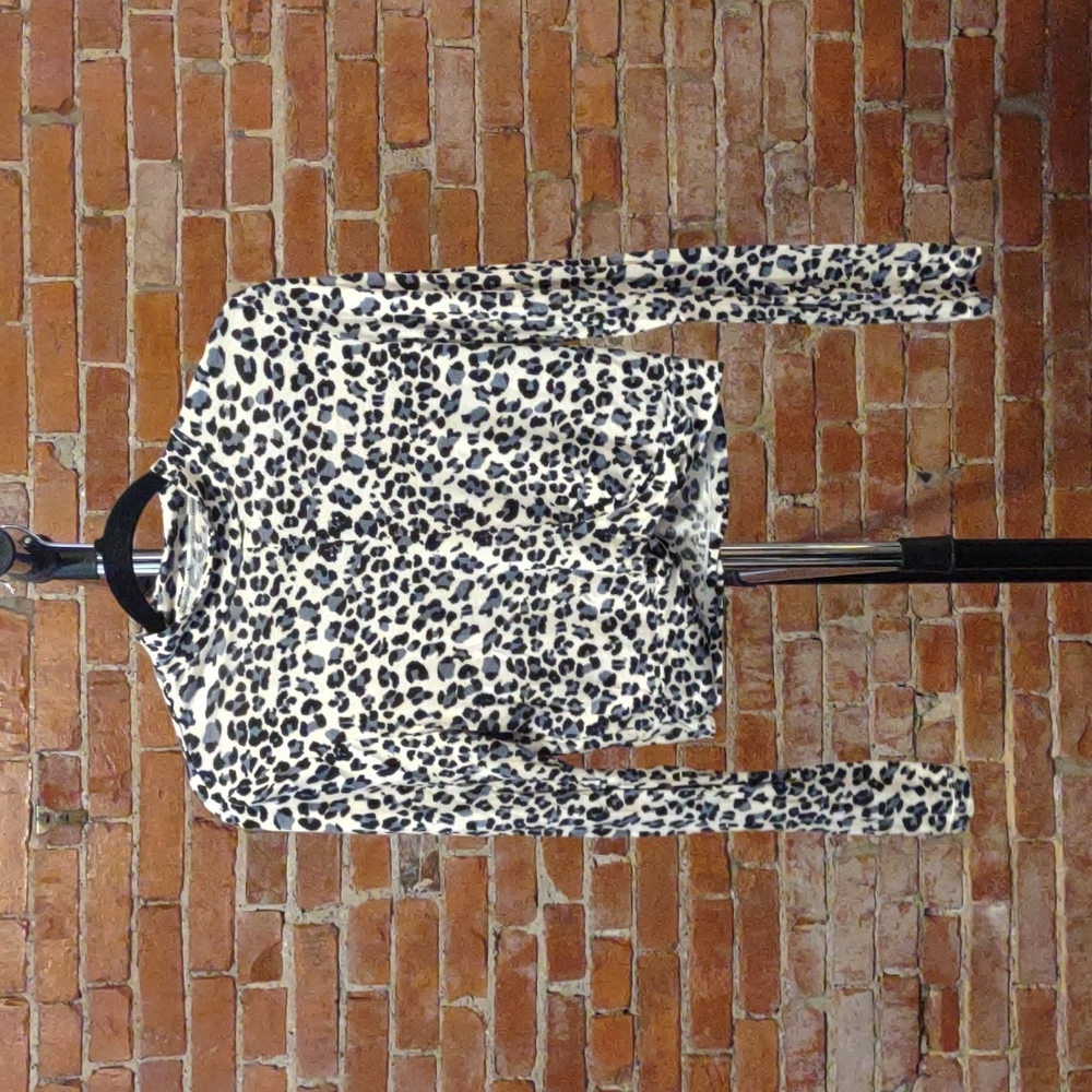 Mock turtle cropped long sleeve shirt